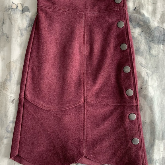 American Eagle Suede Skirt - Picture 4 of 4